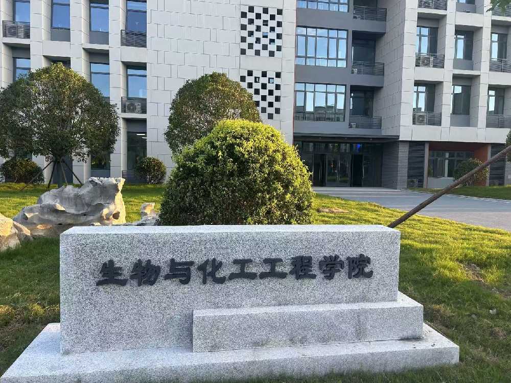 叙永县扬州职业大学体育场高杆灯项目